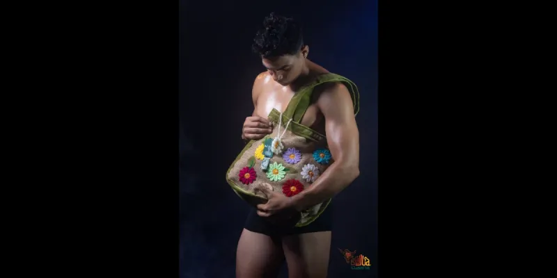 (bolso) Con el moño vira'o