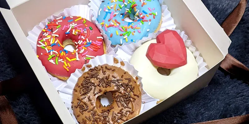 CAJA DE DONAS DECORADA