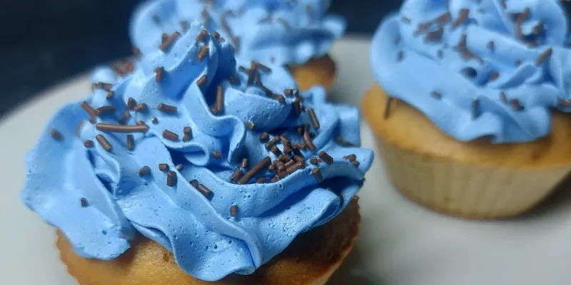 CUPCAKES CON MOUSSE DE LIMÓN 