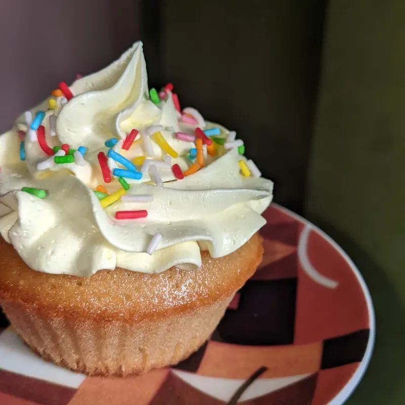CUPCAKES CON MOUSSE DE LIMÓN 