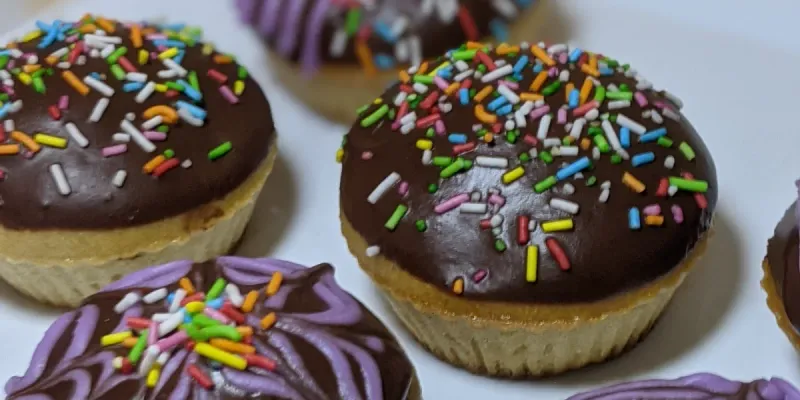 CUPCAKES DE COBERTURA DE CHOCOLATE SEMIAMARGO 
