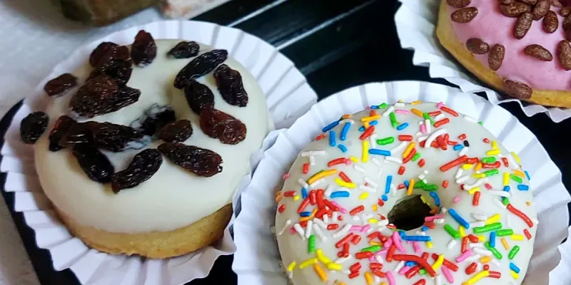 DONAS CON COBERTURA DE CHOCOLATE BLANCO