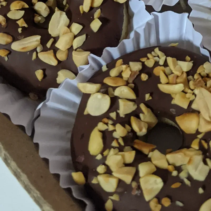DONAS CON MANÍ 
