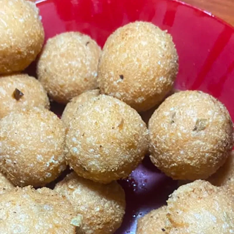 Bolitas rellenas de queso blanco (raci贸n de 30
