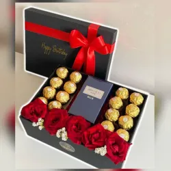 Un sueño cumplido🤤 cesta con rosas y bombones.