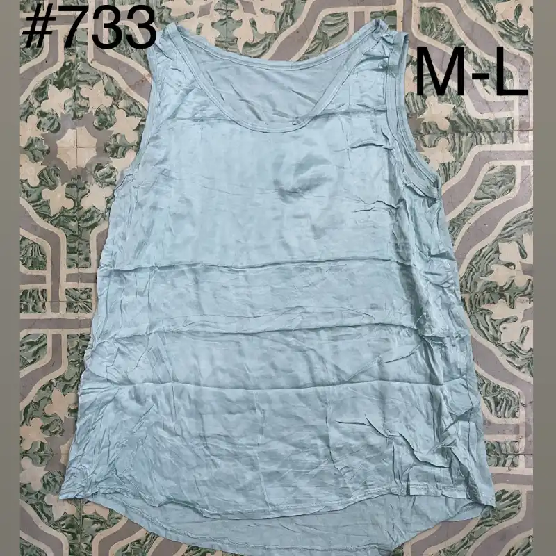 Blusa de satín por delante 