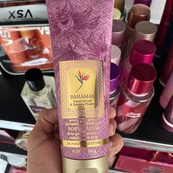 Crema Corporal Bahamas Passionfruit&Banana Flower