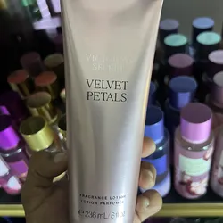 Crema Velvet Petals