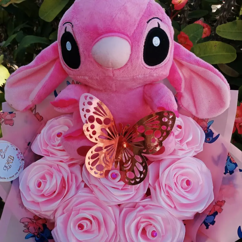 Ramo de 7 rosas con peluche de Ángela