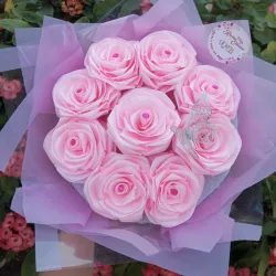 Ramo de 9 rosas con 1 mariposa incluida