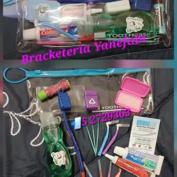🔥😁 ¡EL KIT QUE TODA PERSONA CON BRACKETS NECESITA! 😁🔥 ✨ Olvídate del dolor, la incomodidad y la mala higiene con este SÚPER KIT ORTODÓNCICO COMPLETO ✨ 💥 Incluye TODO para cuidar tu sonrisa: ✅ Cera para rozaduras y peladuras ✅ 5 cepillos interdentales ✅ 2 cepillos intraorales ✅ Pasta dental Colgate ✅ Analgésico oral con anestesia ✅ Hilo dental + enhebrador ✅ Cepillo dental con tapa ✅ Enjuague bucal premium ✅ Bálsamos labiales deliciosos 🍫🥤 sabores chocolate Hershey’s y Pepsi ✅ Colocador de ligas ✅ Cartera portátil para llevarlo a todas partes 🎒✨ 💙 Ideal para la escuela, trabajo, viajes o usar todos los días. 🚨 ¡SÚPER PROMOCIÓN POR TIEMPO LIMITADO! 🚨 📲 Pídelo HOY y lleva tu limpieza dental al siguiente nivel. 🔥 Cómodo • Práctico • Completo • Irresistible 🔥