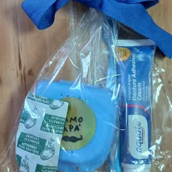 🔥👔🎁 ¡EL REGALO PERFECTO PARA PAPÁ ESTE DÍA DEL PADRE! 🎁👔🔥 COMBO DE PEGAMENTO PARA DENTADURA POSTIZA💥 CONSÍENTE A PAPÁ CON ESTE COMBO ESPECIAL 💥 ✅ Pegamento para fijar prótesis dental a la encía tipo Fixodent Equate ✅ Cajita para guardar la prótesis dental ✅ Cepillo dental ✅ 2 pastillas limpiadoras y blanqueadoras 🩵 Todo lo que necesita para sentirse cómodo al hablar, comer y sonreír todos los días. 🎉 Un regalo útil, diferente y que realmente va a agradecer. ⚠️ PROMOCIÓN ESPECIAL POR TIEMPO LIMITADO ⚠️ 🔥 Unidades limitadas — ¡se están yendo rápido! 🔥 📲 Haz tu pedido HOY mismo y sorprende a papá con un detalle práctico, completo e irresistible.