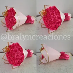 Ramo de 19 Rosas Eternas + Corona