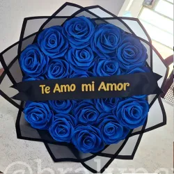 Ramo de 19 Rosas Eternas + Frase