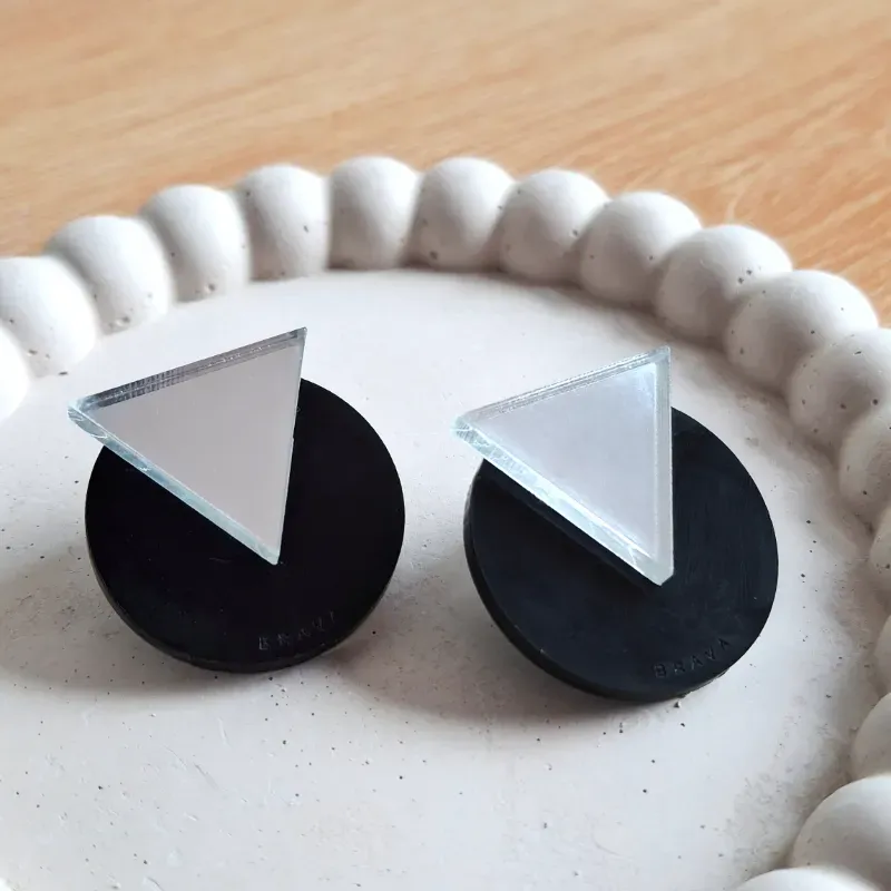 Bauhaus círculo con triángulo Plateado