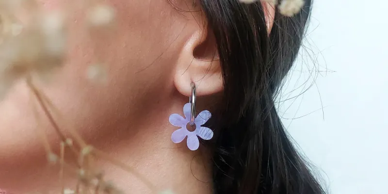 Argollas con flores de colores matizados