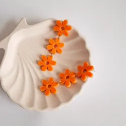 Flores largas naranjas