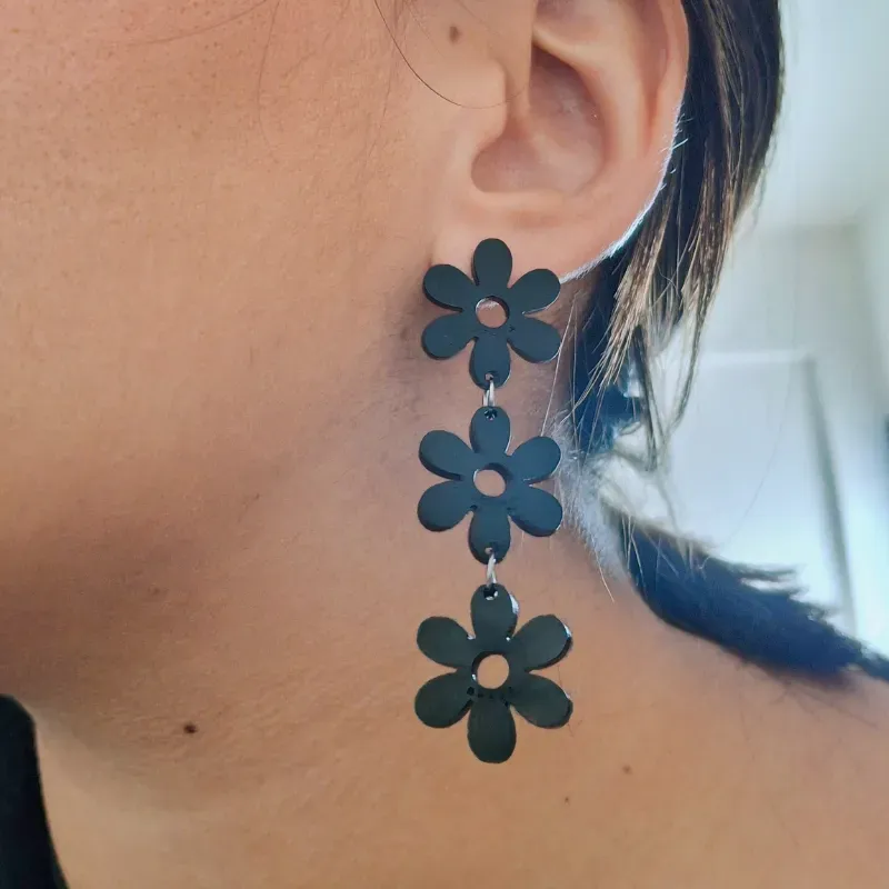 Flores largas negras