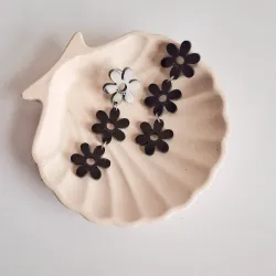 Flores largas negras