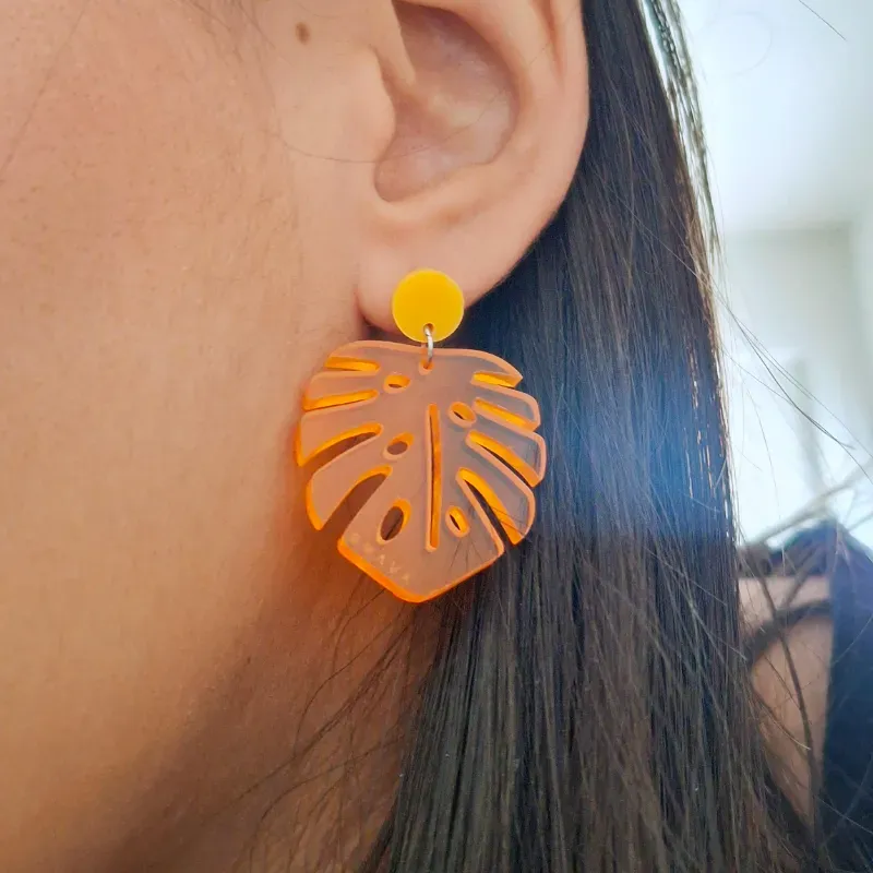 Monsteras medianas naranjas y amarillo