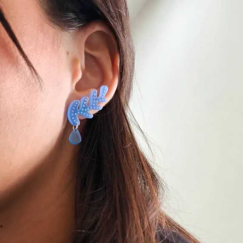 Pendientes de coral pequeño/ color: azul medio