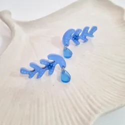 Pendientes de coral pequeño/ color: azul medio