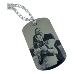 Collar con placa de metal