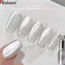 Ojos de gato radiante