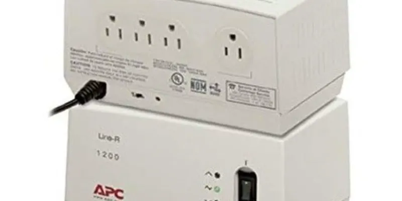 APC LE600 Line-R 600VA Regulador de Voltaje Automático 