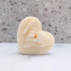 Vela en forma de corazón de compromiso