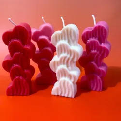 Vela en forma de corazones en vertical con textura