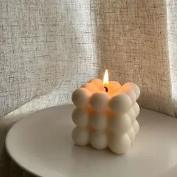 Vela en forma de cubo