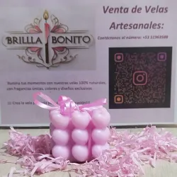 Vela en forma de cubo de corazones