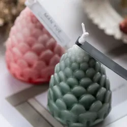 Vela en forma de piña de pino