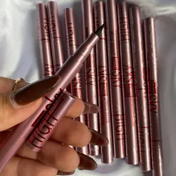 Delineador de ojos 👀🖤