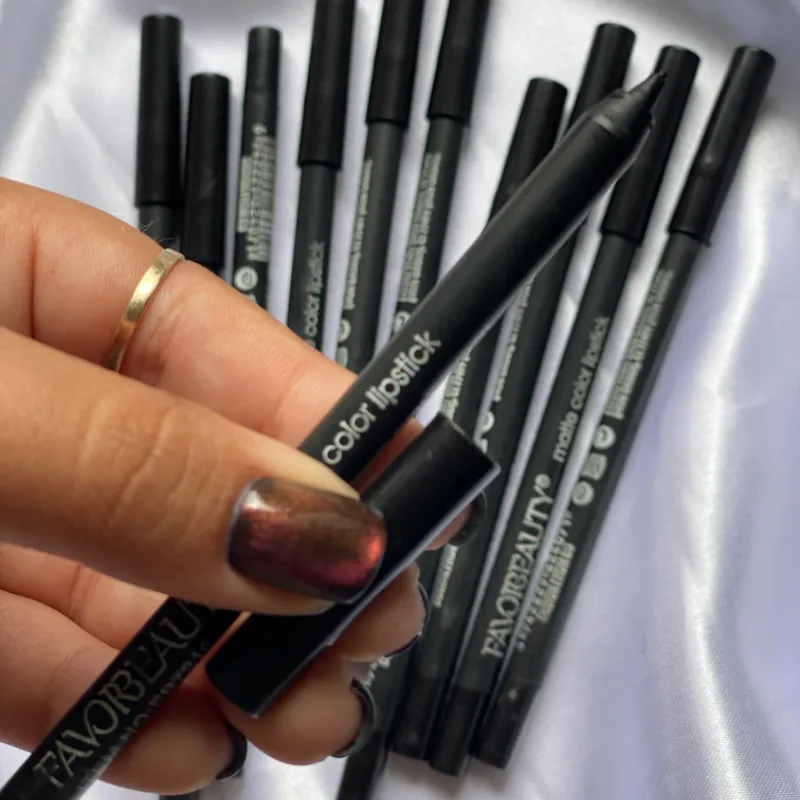 Lápiz negro para ojos y labios 🖤