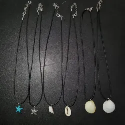 Colgantes con temática marina plateados