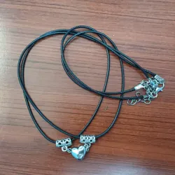 Colgantes negros con imanes