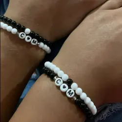 Juego de 2 pares de pulseras para compartir con iniciales