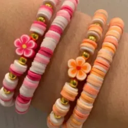 Pareja de pulseras de fimos planos con flor