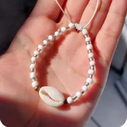 Pulsera de caracola y mostacillas