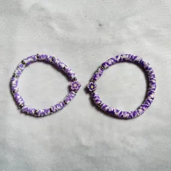 Pulsera de fimos planos morada con flor