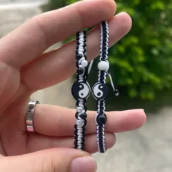 Pulsera tejida del ying yang