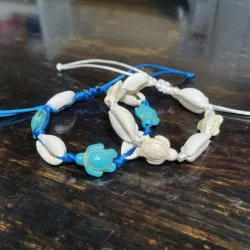 Pulseras de caracolas y tortuguitas de piedra