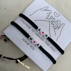 Pulseras tejidas con iniciales