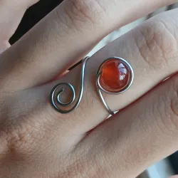 Anillo ajustable de cuenta y espiral