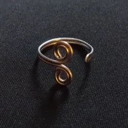 Anillo ajustable de dos espirales