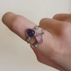 Anillo alambrado con piedra semipreciosa 