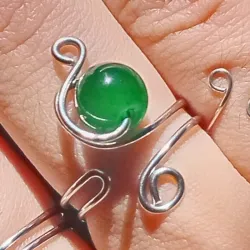 Anillo con cuenta ajustable