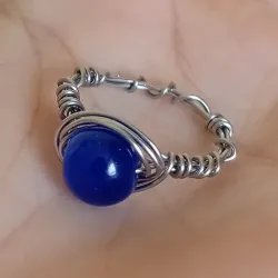 Anillo con cuenta de cristal